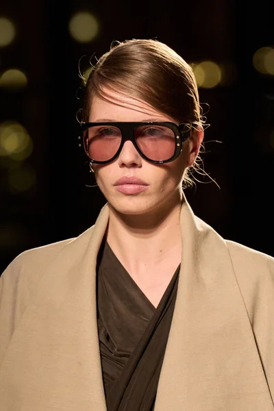 Look 75